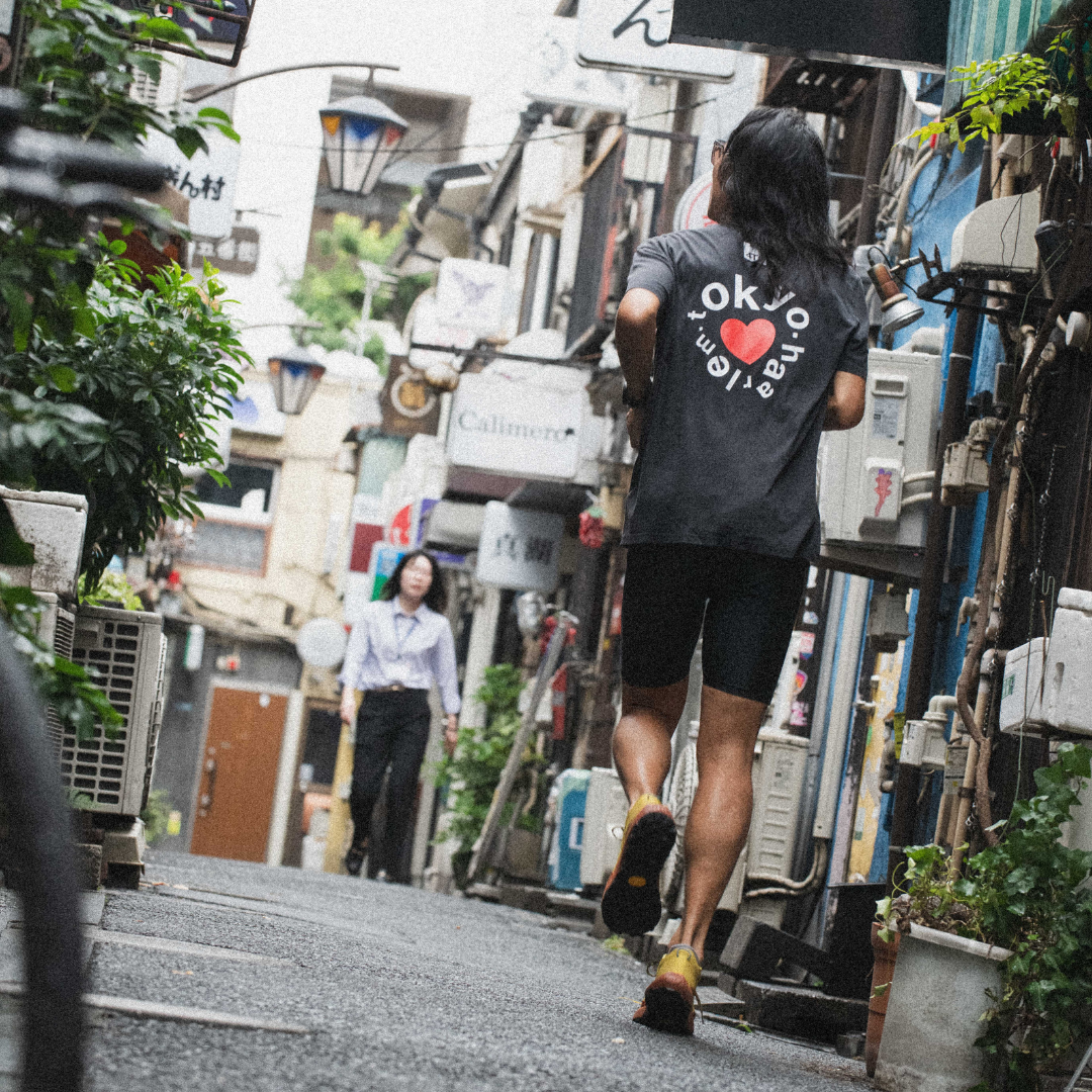 tee downbeat running, tokyo love on vintage black.